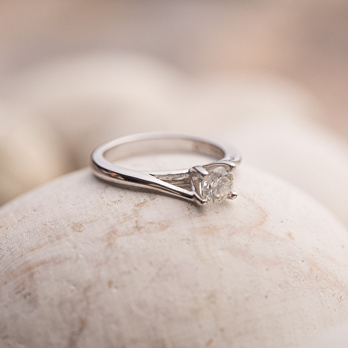 0,51 Karat Tektaş Pırlanta Yüzük