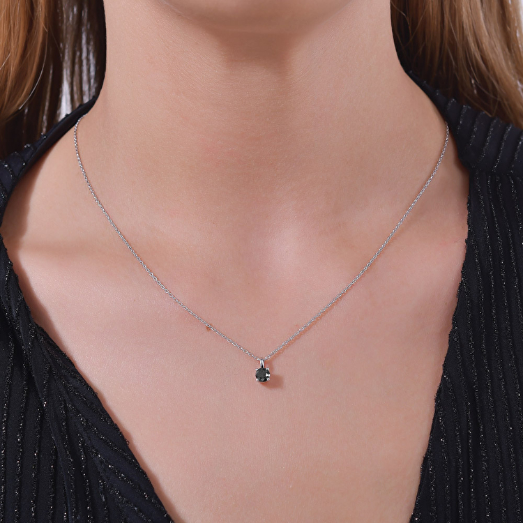 0,25 Karat Siyah Pırlanta Gümüş Tektaş Kolye