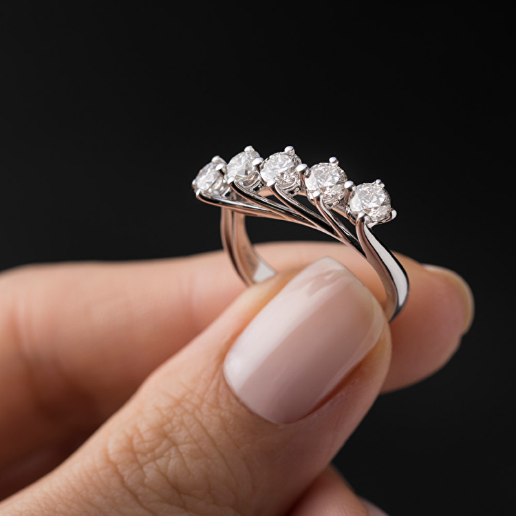0,90 Karat Forevermark Pırlanta Beştaş Yüzük