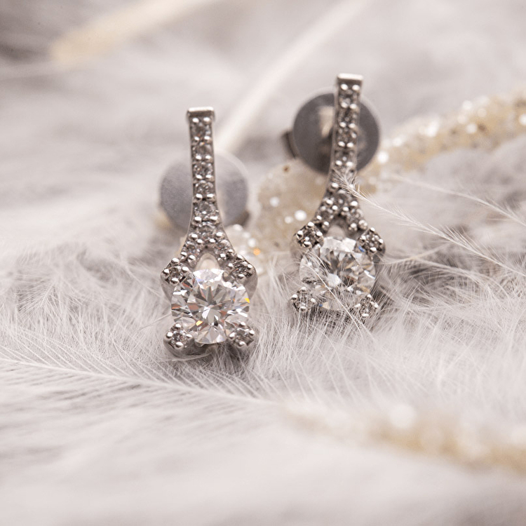 0,72 Karat Forevermark Cornerstones Tektaş Pırlanta Küpe