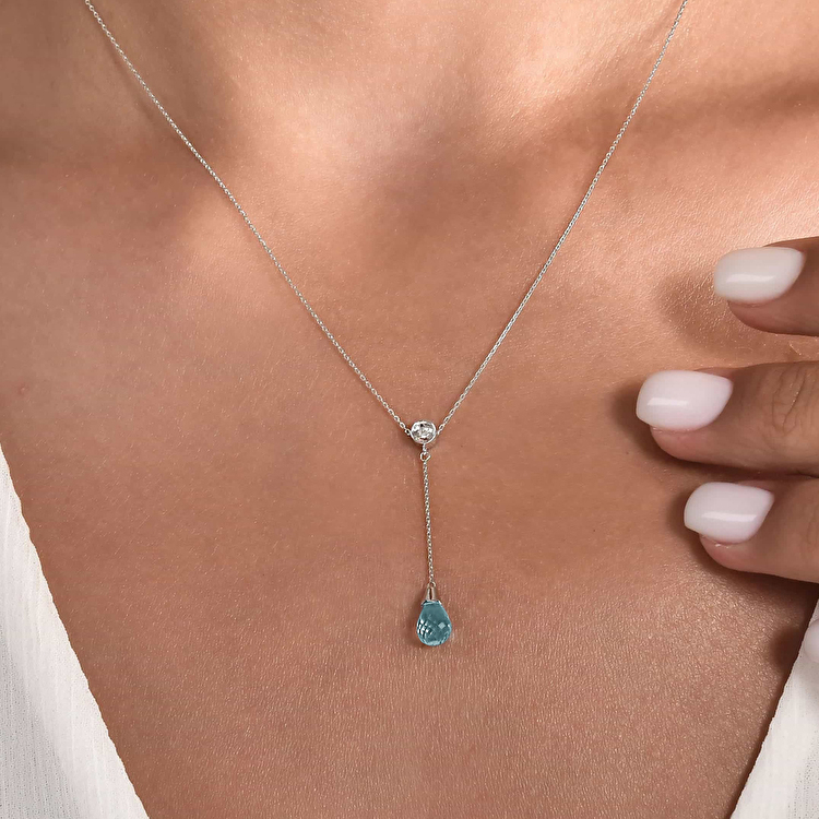 1,67 Karat Blue Topaz Kolye