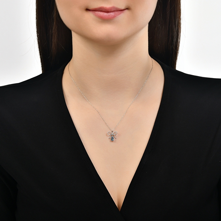 0,55 Karat Pırlanta Blue Topaz Fiyonk Kolye