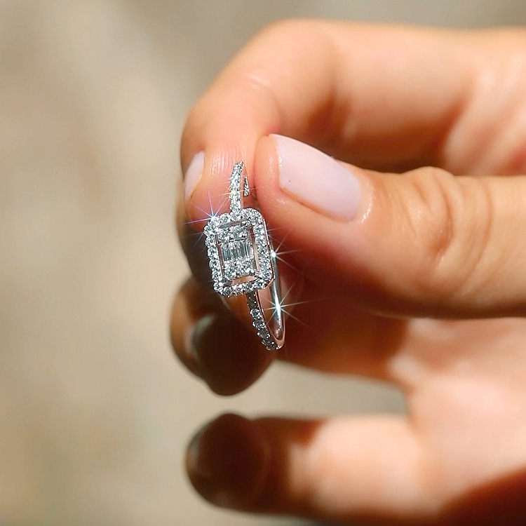 1,01 Karat Baget Pırlanta Küpe