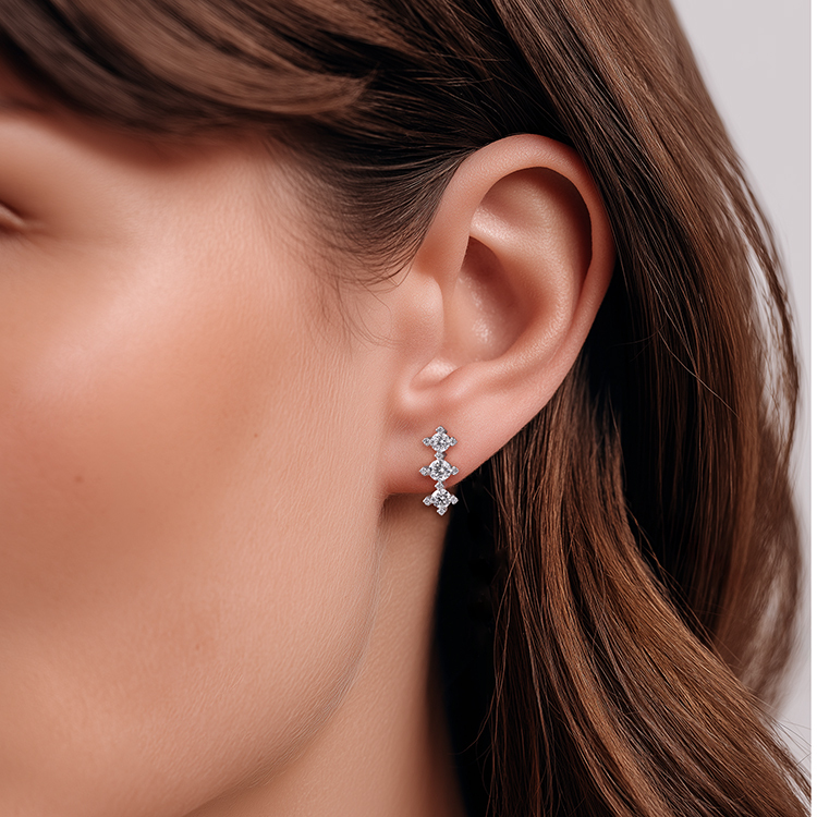 0,76 Karat Tria Pırlanta Küpe