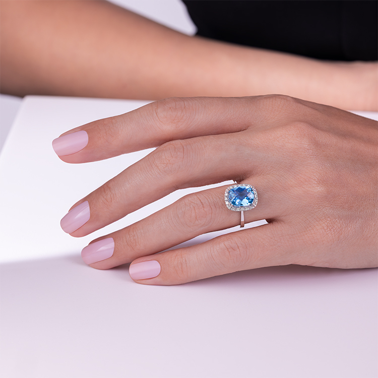 3,21 Karat Pırlanta Blue Topaz Yüzük