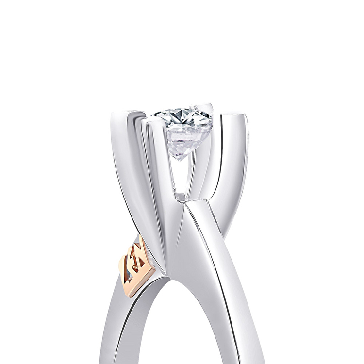 0,18 Karat Tektaş Pırlanta Yüzük