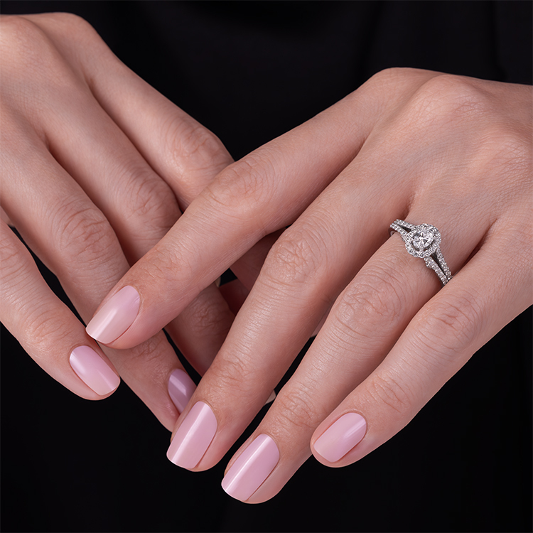 0,76 Karat Oval Tektaş Pırlanta Yüzük