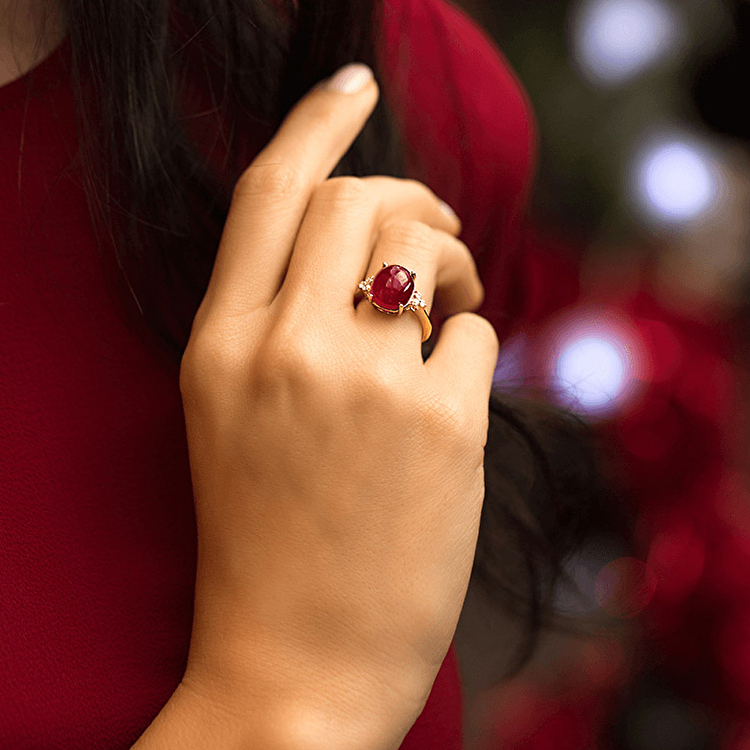 6,13 Karat Uğur Böceği Pırlanta Yakut Yüzük