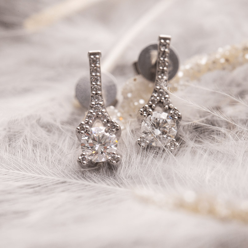 0,72 Karat Forevermark Cornerstones Tektaş Pırlanta Küpe