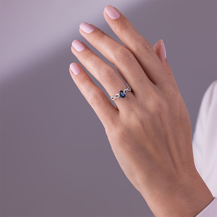 0,81 Karat Pırlanta Safir Sonsuzluk Yüzük